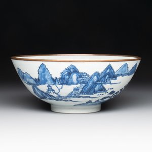 A Chinese blue and white 'Bleu de Hue' bowl with the Hai Van mountains for the Vietnamese market, Thanh Ngoan mark for Nguyen Phuc Chu, Kangxi — photo 1