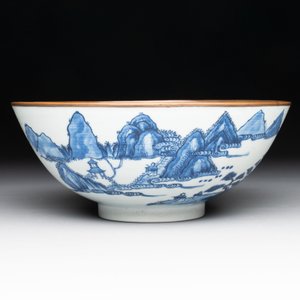 A Chinese blue and white 'Bleu de Hue' bowl with the Hai Van mountains for the Vietnamese market, Thanh Ngoan mark for Nguyen Phuc Chu, Kangxi — photo 2