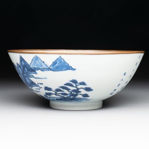 A Chinese blue and white 'Bleu de Hue' bowl with the Hai Van mountains for the Vietnamese market, Thanh Ngoan mark for Nguyen Phuc Chu, Kangxi — photo 3