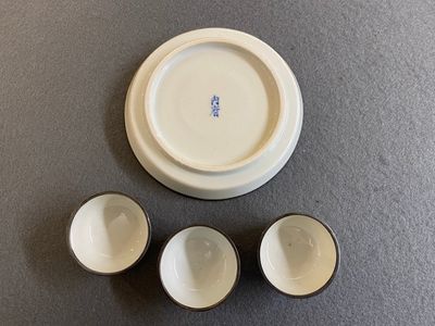 A Chinese blue and white 'Bleu de Hue' dish and three cups for the Vietnamese market, Noi Phu mark, 19th C. — 照片 3