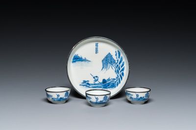 A Chinese blue and white 'Bleu de Hue' dish and three cups for the Vietnamese market, Noi Phu mark, 19th C.