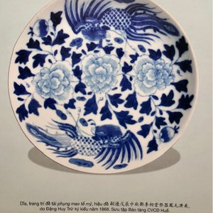 A Chinese blue and white 'Bleu de Hue' dish with phoenixes for Đặng Huy Trứ (1825 - 1874), Đặng Huy Trứ mark and inscription, dated 1868 — 照片 3