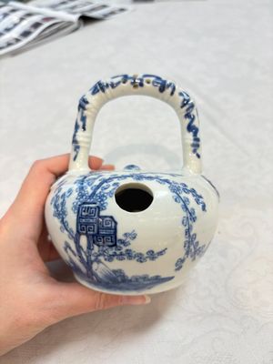 A Chinese blue and white 'Bleu de Hue' lime pot for the Vietnamese market, 19th C. — photo 1