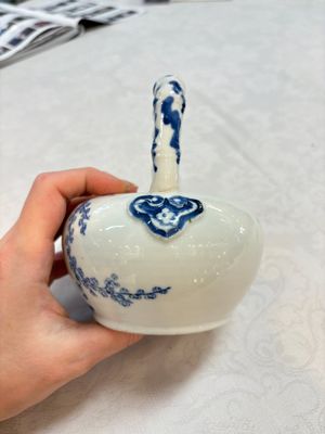 A Chinese blue and white 'Bleu de Hue' lime pot for the Vietnamese market, 19th C. — photo 2