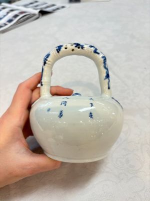 A Chinese blue and white 'Bleu de Hue' lime pot for the Vietnamese market, 19th C. — photo 3