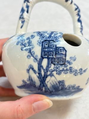 A Chinese blue and white 'Bleu de Hue' lime pot for the Vietnamese market, 19th C. — photo 6