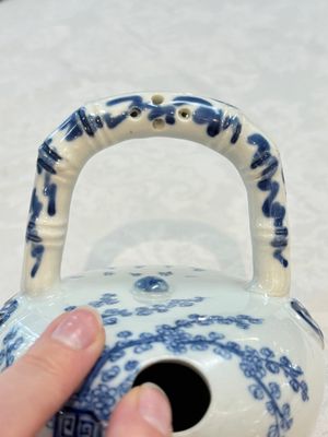 A Chinese blue and white 'Bleu de Hue' lime pot for the Vietnamese market, 19th C. — photo 9