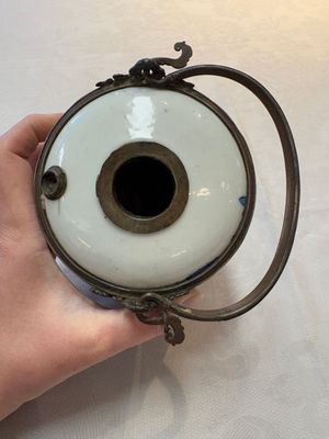 A Chinese blue and white 'Bleu de Hue' lime pot for the Vietnamese market, artemisia leaf mark, 19th C. — photo 6