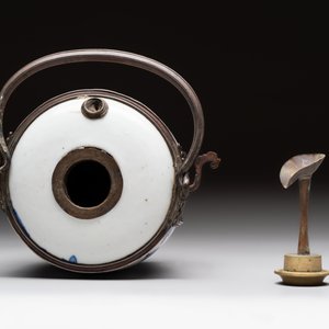 A Chinese blue and white 'Bleu de Hue' lime pot for the Vietnamese market, artemisia leaf mark, 19th C. — photo 5