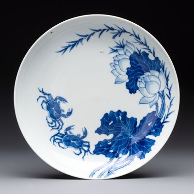 A Chinese blue and white 'Bleu de Hue' plate for the Vietnamese market, noi phu thi nam 內府侍南 mark, 19th C.