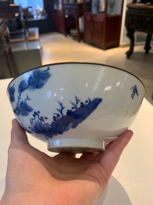 A Chinese blue and white 'Bleu de Hue' 'roosters and chick' plaque in a carved wooden screen and a bowl, 19th C. — photo 12
