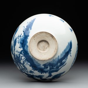 A Chinese blue and white 'Bleu de Hue' 'roosters and chick' plaque in a carved wooden screen and a bowl, 19th C. — photo 13
