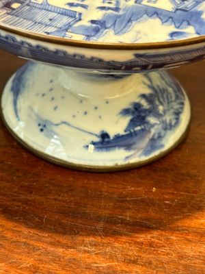 A Chinese blue and white 'Bleu de Hue' tazza and a bowl for the Vietnamese market, Shun Li Kun Ji 順利坤記 and Jin Yu Feng Ji 金玉鋒記 mark, 19th C. — 照片 10