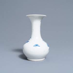A Chinese blue and white 'Bleu de Hue' vase for the Vietnamese market, 'The Glory of Hanoi mark', 19th C. — 照片 3