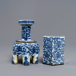 A Chinese blue and white 'Bleu de Hue' Vietnamese market altar stand and cover, 19th C. — 照片 3
