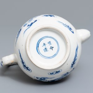 A Chinese blue and white 'Bleu de Hue' Vietnamese market jug, 19th C. — 照片 5
