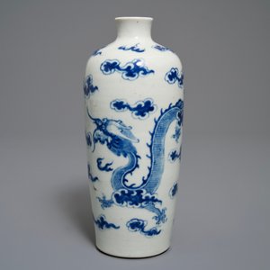 A Chinese blue and white 'Bleu de Hue' Vietnamese market meiping vase, 19th C. — photo 3