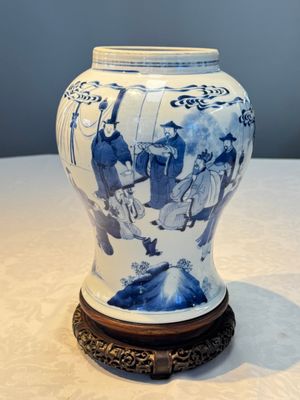 A Chinese blue and white 'Boot-swapping ceremony of Cui Rong' vase, Kangxi — 照片 1