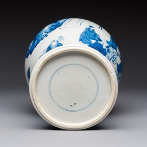 A Chinese blue and white 'Boot-swapping ceremony of Cui Rong' vase, Kangxi — 照片 7