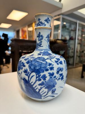 A Chinese blue and white bottle-shaped huqqa base with floral design for the Islamic market, Kangxi — 照片 4