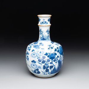 A Chinese blue and white bottle-shaped huqqa base with floral design for the Islamic market, Kangxi — 照片 1