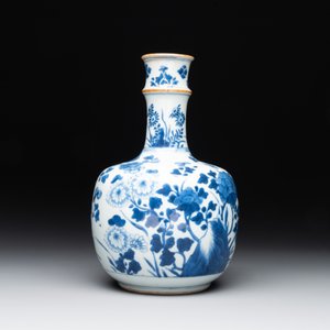 A Chinese blue and white bottle-shaped huqqa base with floral design for the Islamic market, Kangxi — 照片 2