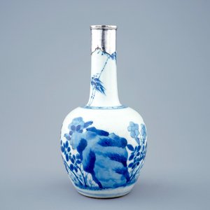 A Chinese blue and white bottle shaped vase with silver mount, Kangxi — photo 3