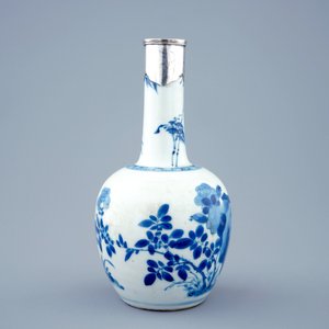 A Chinese blue and white bottle shaped vase with silver mount, Kangxi — photo 4