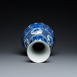 A Chinese blue and white bottle vase, 19th C. — 照片 5