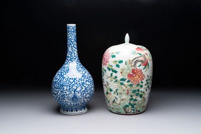 A Chinese blue and white bottle vase and a famille rose 'peaches' jar, 19th C.