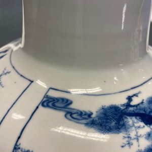 A Chinese blue and white bottle vase, Chenghua mark, Kangxi — 照片 8