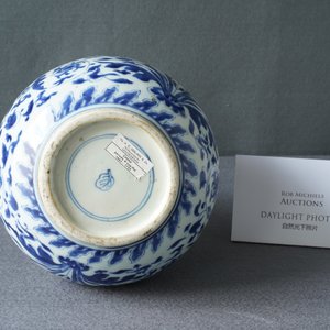 A Chinese blue and white bottle vase in Transitional style, Kangxi — photo 11
