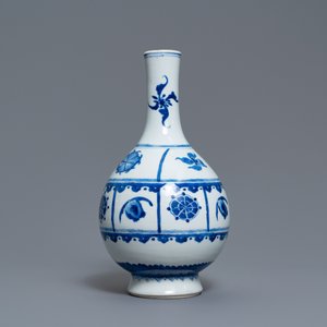 A Chinese blue and white bottle vase, Kangxi — 照片 3