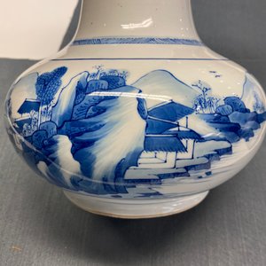 A Chinese blue and white bottle vase, Kangxi — photo 13