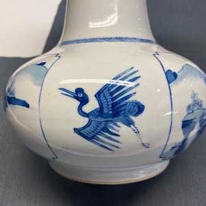 A Chinese blue and white bottle vase, Kangxi — photo 14