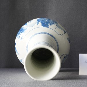 A Chinese blue and white bottle vase, Kangxi — photo 9