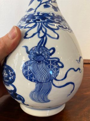 A Chinese blue and white bottle vase, Kangxi — photo 6