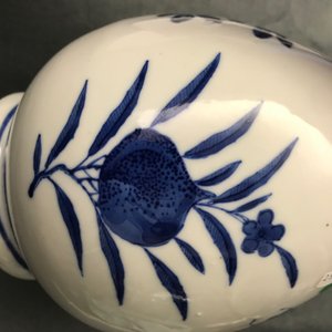 A Chinese blue and white bottle vase, Kangxi mark, 19th C. — 照片 11
