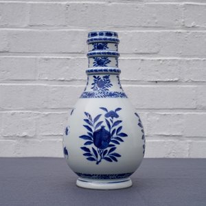 A Chinese blue and white bottle vase, Kangxi mark, 19th C. — 照片 15