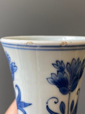 A Chinese blue and white bottle vase, Transitional period — 照片 19