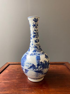 A Chinese blue and white bottle vase, Transitional period — 照片 3