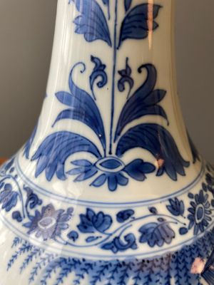 A Chinese blue and white bottle vase, Transitional period — 照片 10