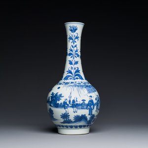 A Chinese blue and white bottle vase, Transitional period — 照片 1