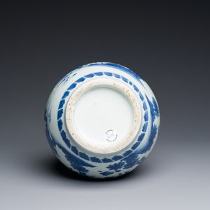 A Chinese blue and white bottle vase, Transitional period — 照片 6