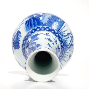 A Chinese blue and white bottle vase, Transitional period — 照片 5