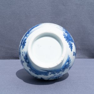 A Chinese blue and white bottle vase, Transitional period — photo 19
