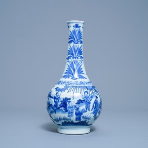 A Chinese blue and white bottle vase, Transitional period — photo 1