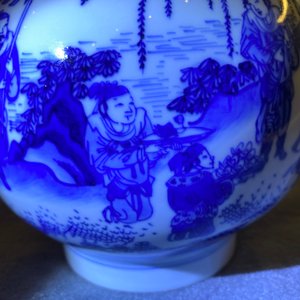 A Chinese blue and white bottle vase, Transitional period — photo 11