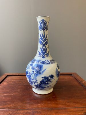 A Chinese blue and white bottle vase, Transitional period — 照片 4