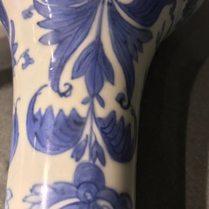 A Chinese blue and white bottle vase, Transitional period — 照片 14